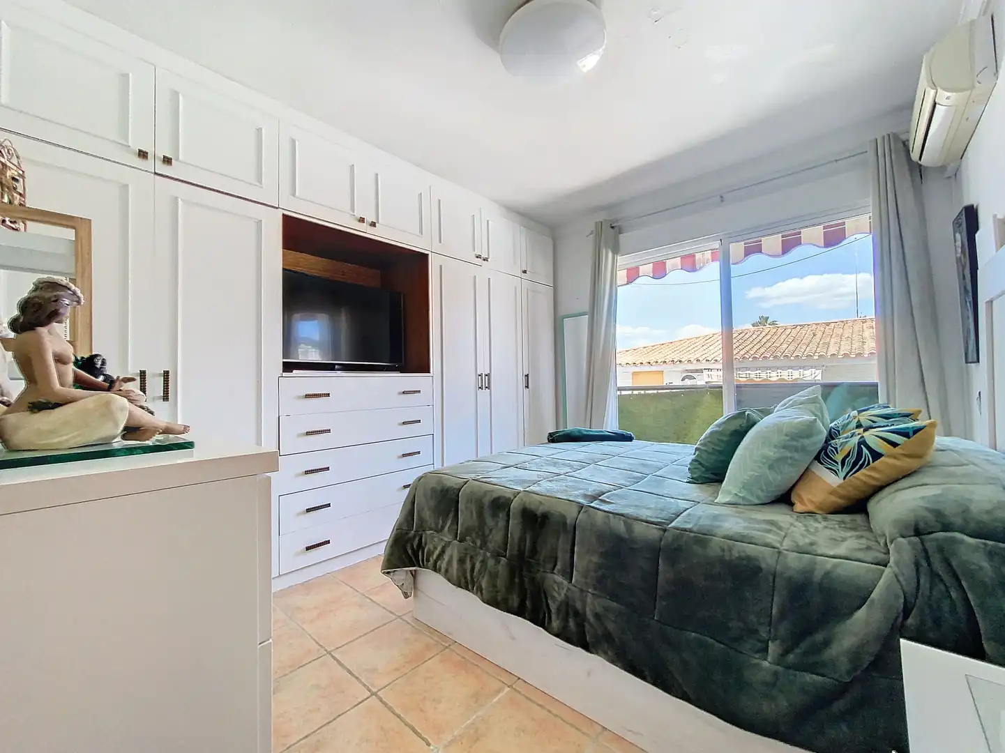 Bedroom of Apartments for sale in Estepona  with Air Conditioner, Terrace and Furnished