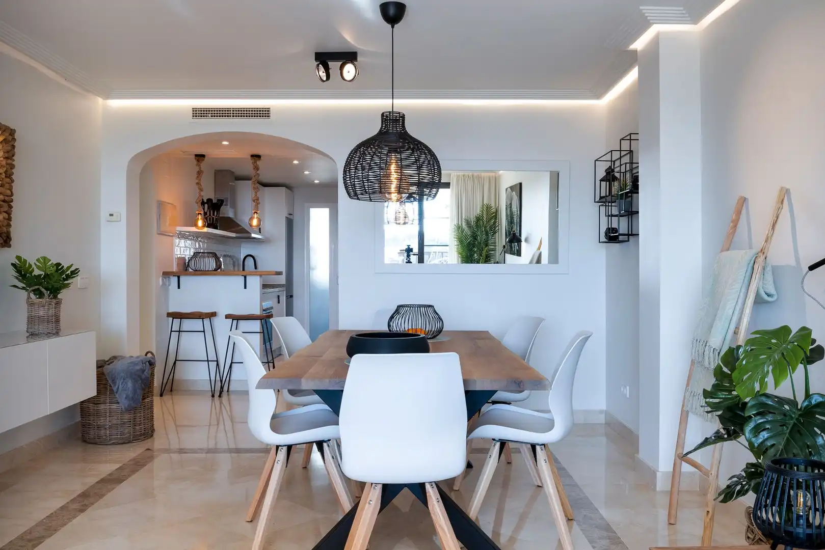 Esszimmer von Maisonette zur Miete in Benahavís mit Klimaanlage, Heizung und Privatgarten