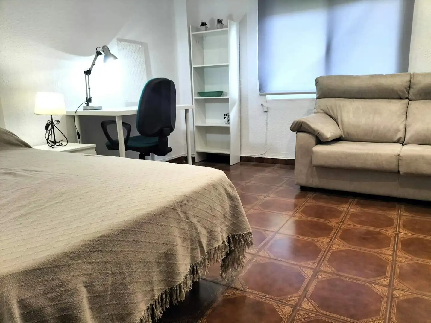 Bedroom of Flat for share in Valencia  with Air Conditioner, Heating and Furnished