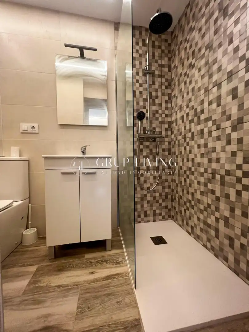 Baño de Piso de alquiler en Sitges con Terraza y Balcón