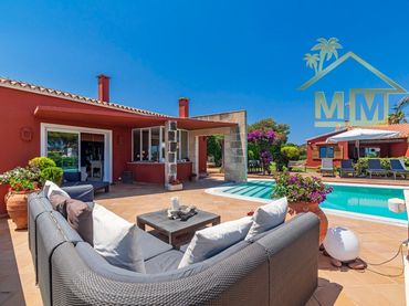 Villa avec piscine à vendre à Carrer Llevant de Punta Prima 24