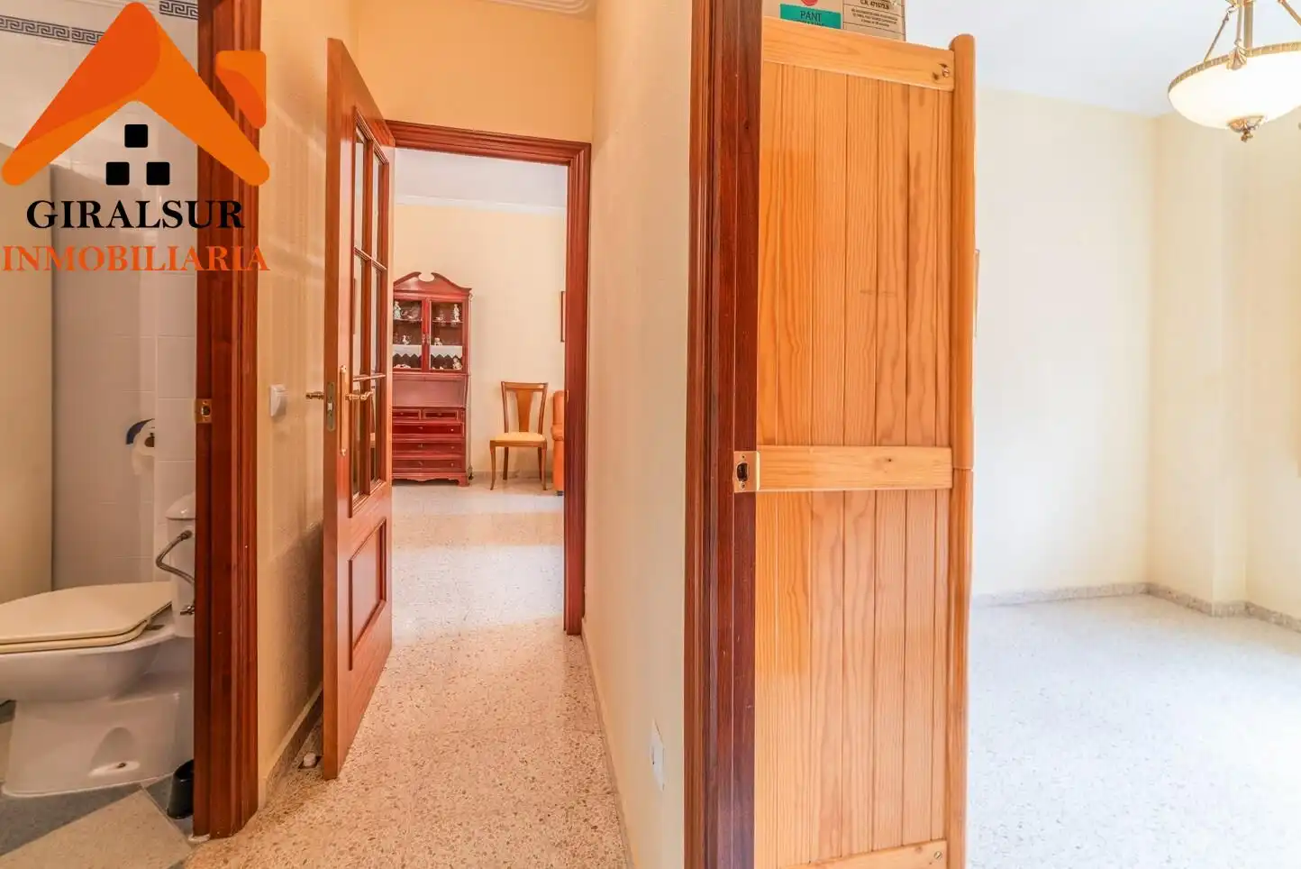 Flat for sale in Sevilla  with Air Conditioner, Storage room and Balcony