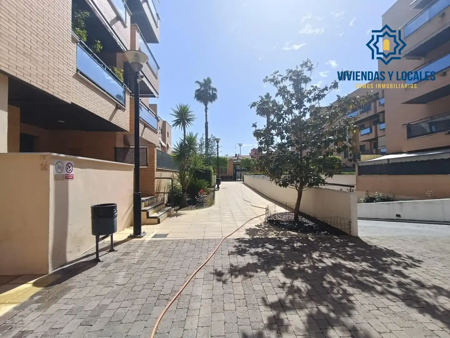 Exterior view of Flat for rent in Granada  with Air Conditioner, Heating and Furnished