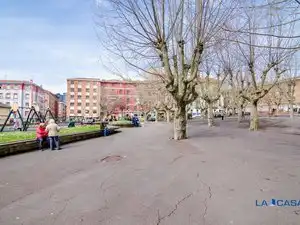 Außenansicht von Wohnung zum Verkauf in Bilbao  mit Heizung und Balkon
