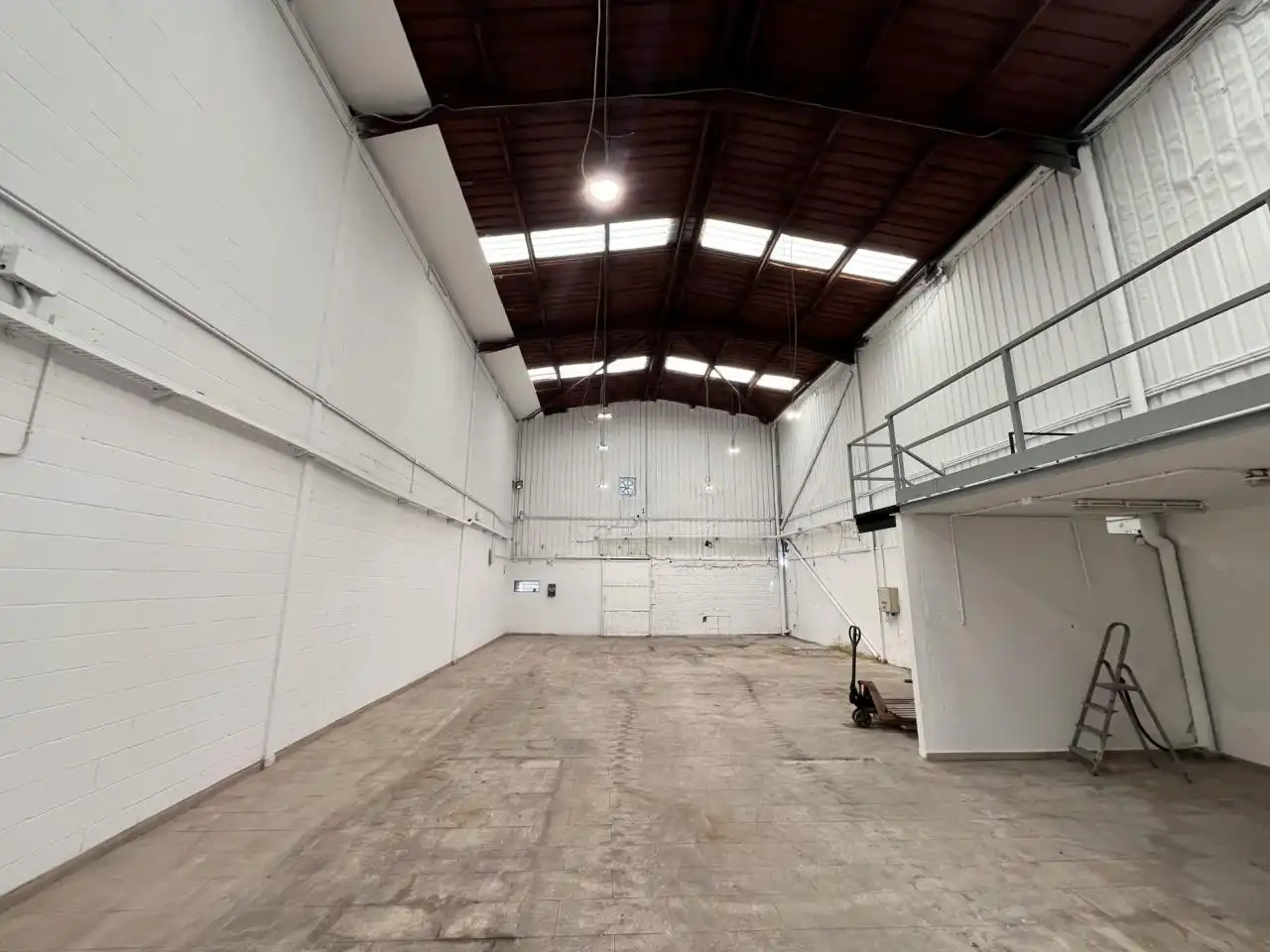 Fabrikhallen zum Verkauf in Sant Esteve Sesrovires mit Alarm