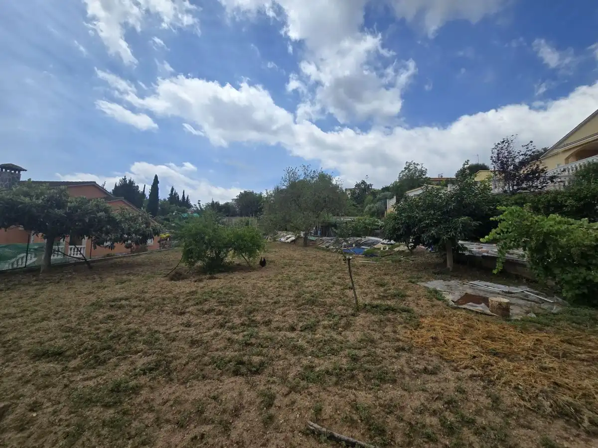 Lands and plots for sale in llevant 24