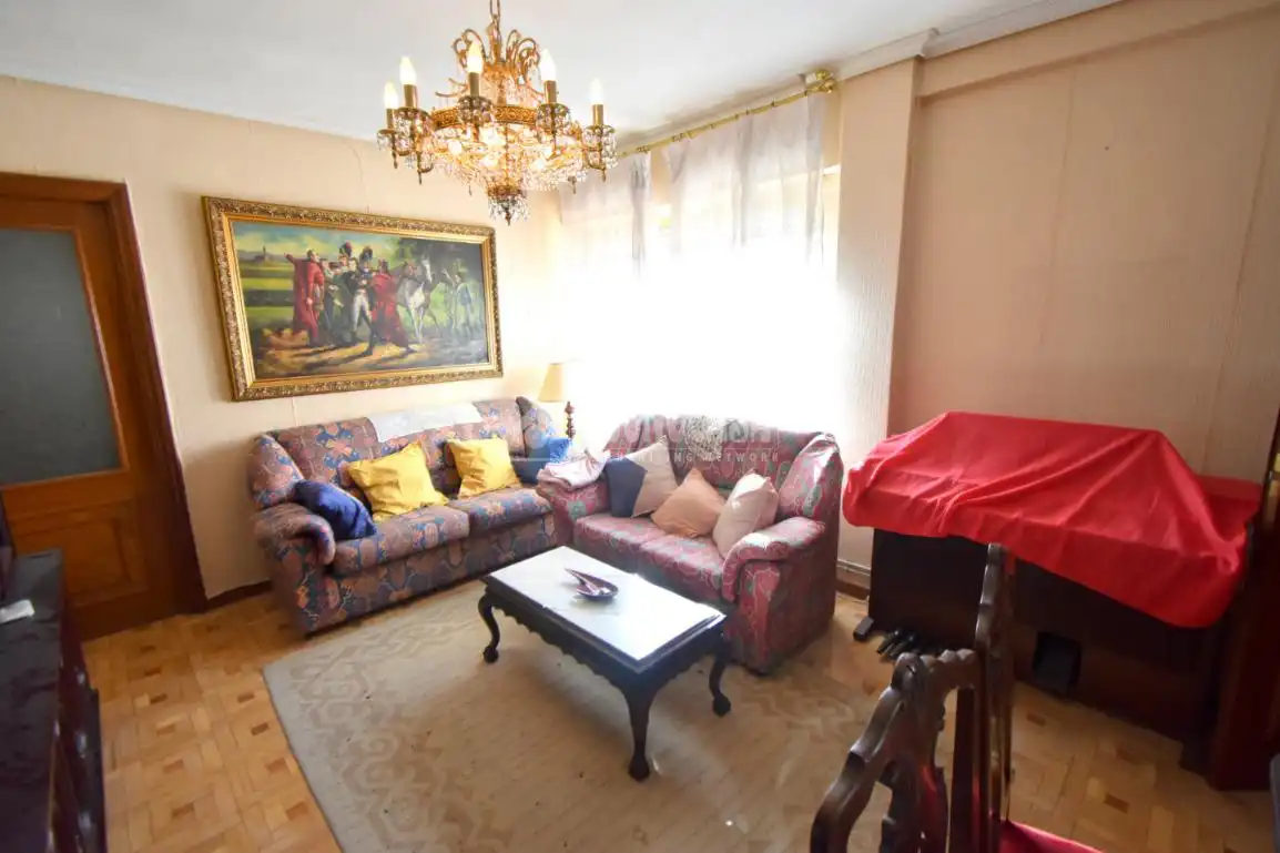 Sala de estar de Piso en venta en Madrid con Calefacción, Parquet y Terraza