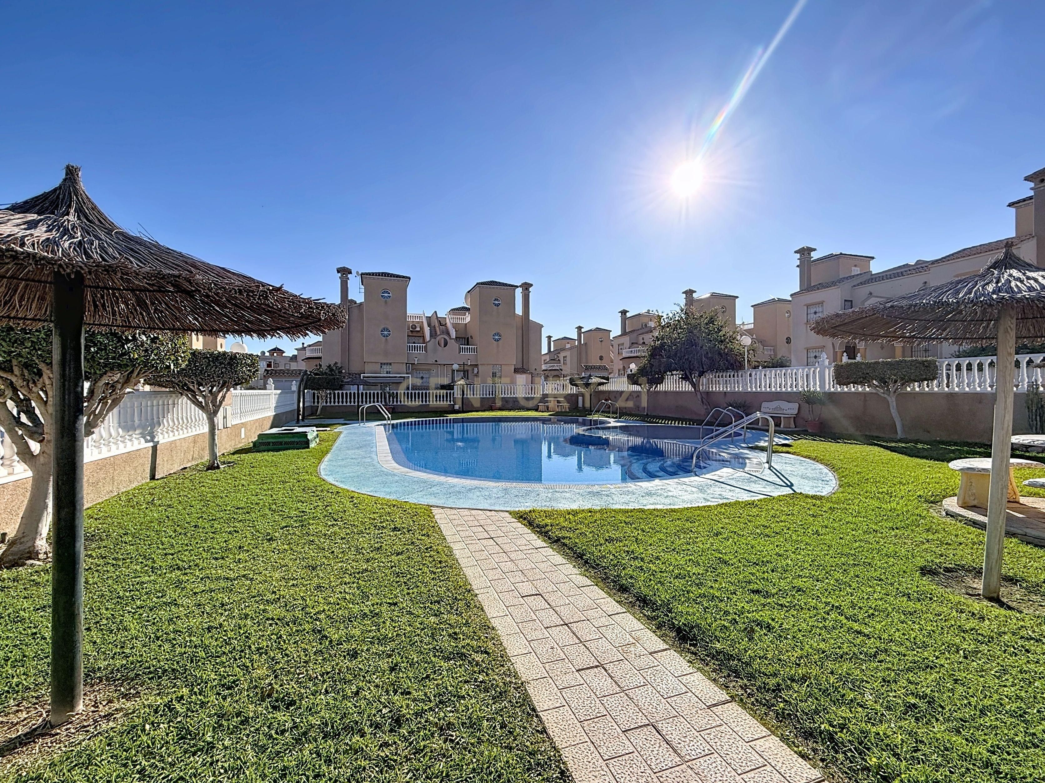 Jardí de Apartament en venda en Orihuela amb Aire condicionat i Piscina comunitària