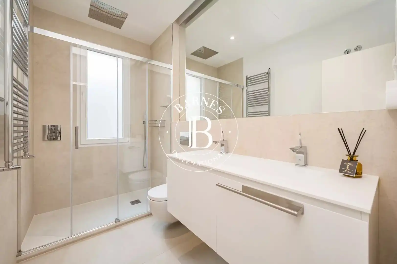 Badezimmer von Wohnung zum Verkauf in Madrid mit Klimaanlage, Heizung und Abstellraum