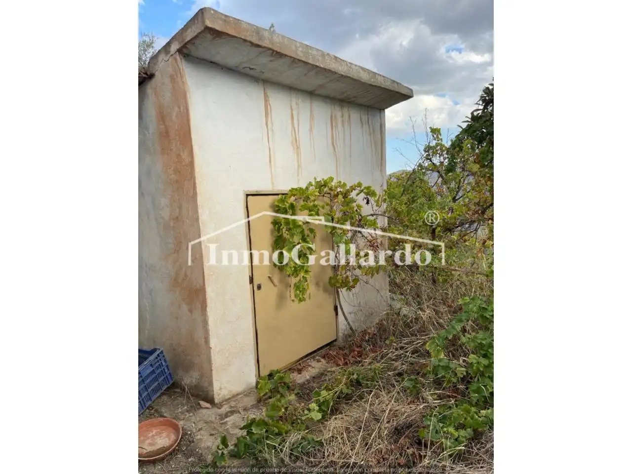 Houses for sale in Comares  with Private garden
