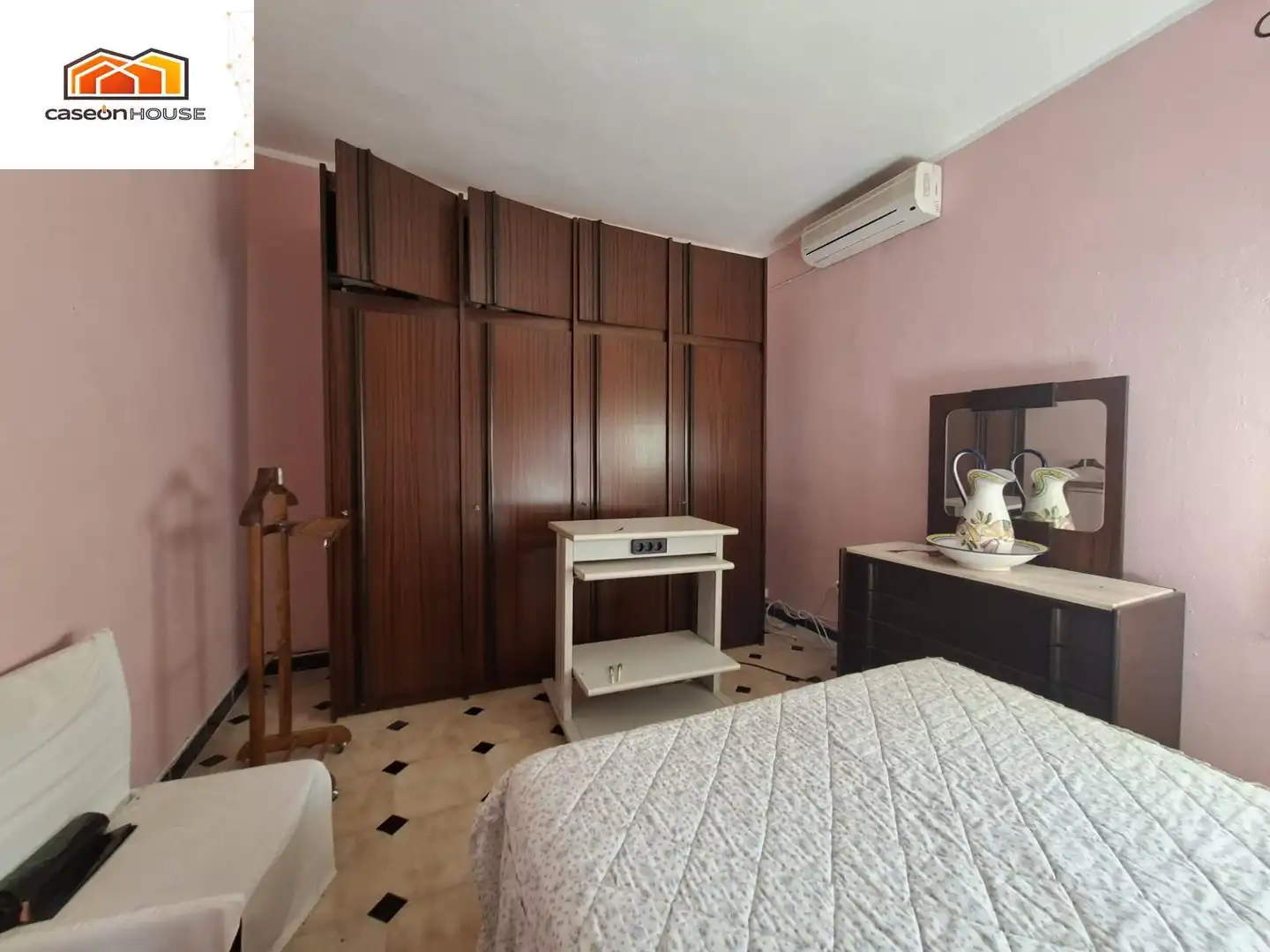 Habitación de Casa o chalet en venta en Chiclana de la Frontera con Terraza y Piscina comunitaria