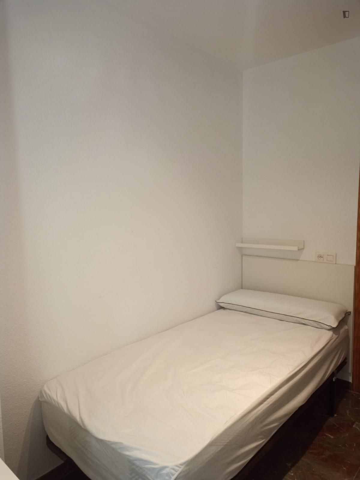 Bedroom of Apartment to share in  Granada Capital  with Air Conditioner, Furnished and Oven