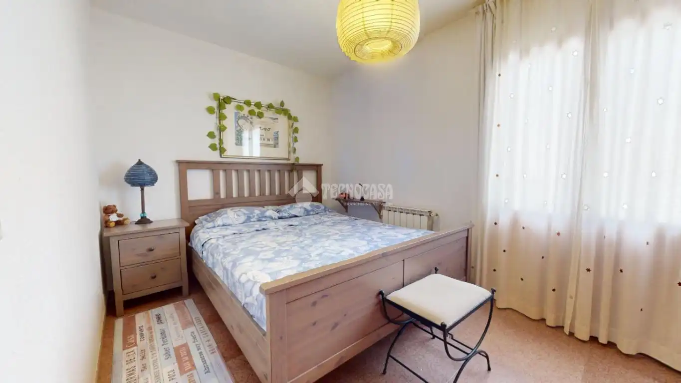 Habitación de Casa adosada en venta en Horche con Calefacción, Terraza y Balcón