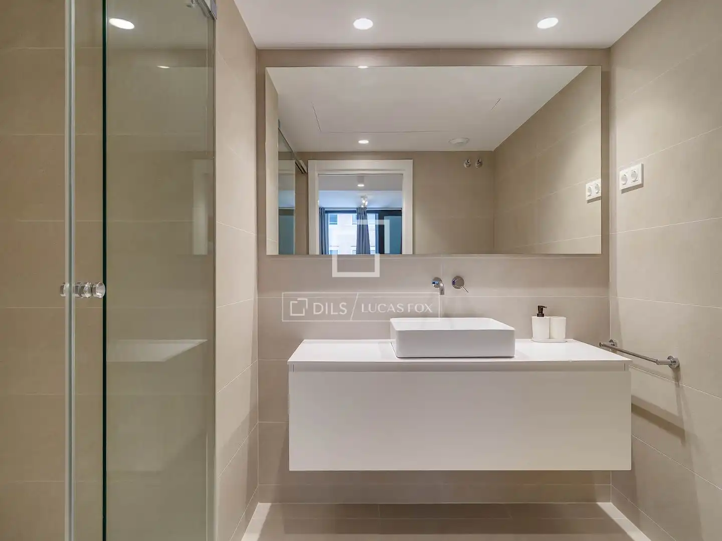 Bathroom of Flat for rent in Barcelona  with Air Conditioner, Parquet flooring and Furnished