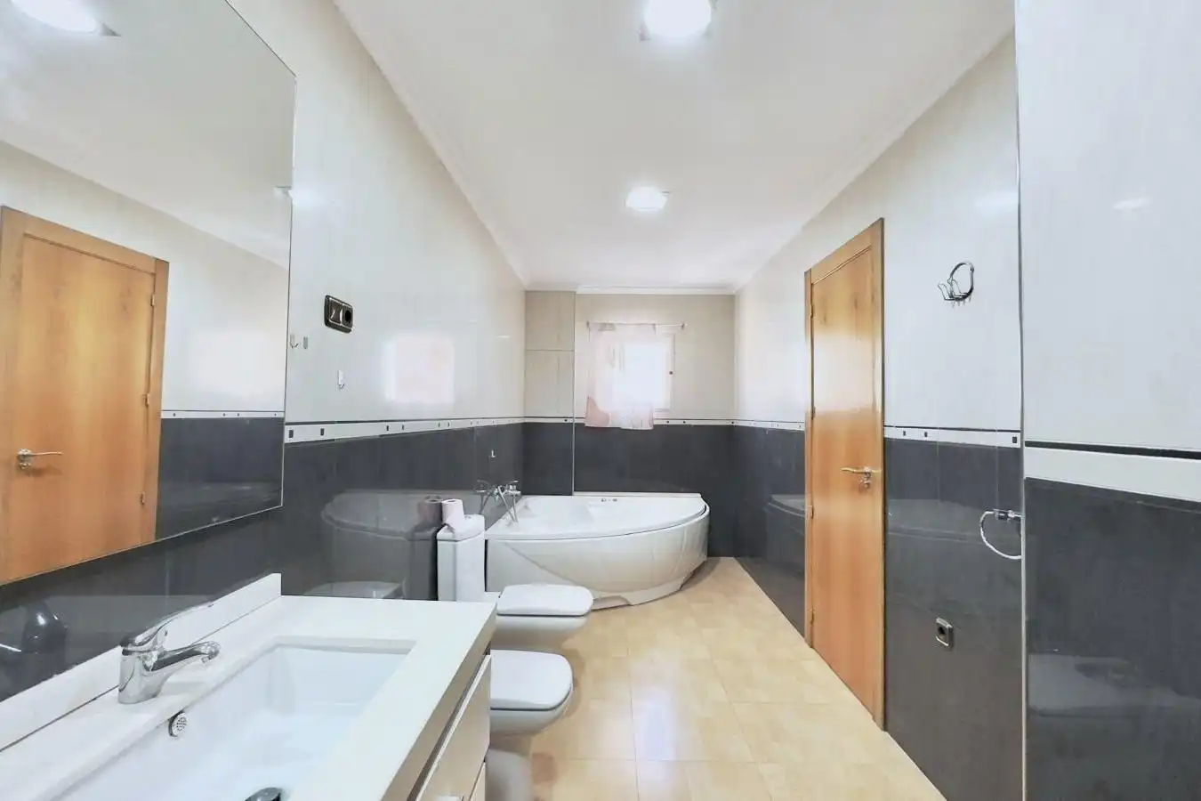 Bathroom of Attic for sale in Torrevieja  with Air Conditioner, Heating and Furnished