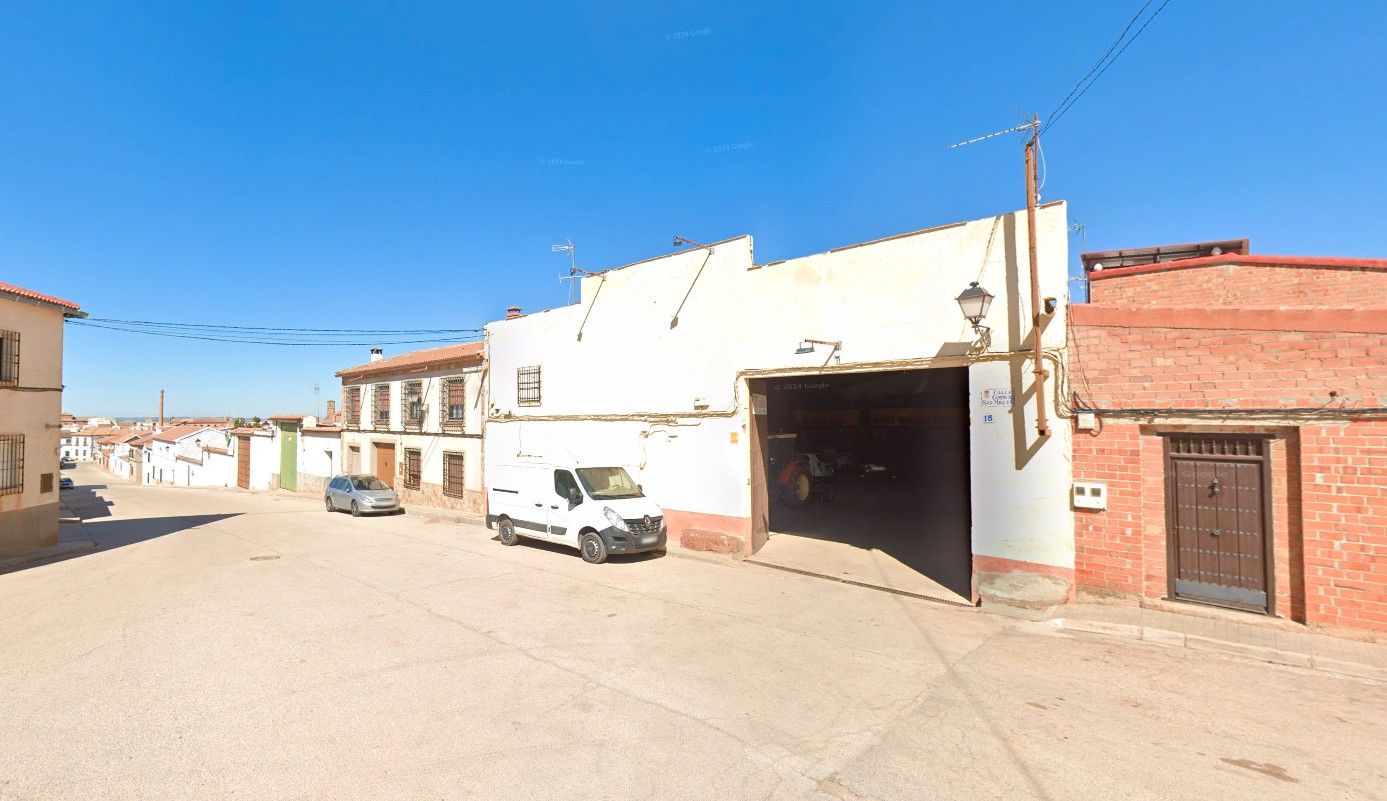 Vista exterior de Nau industrial en venda en Villanueva de los Infantes (Ciudad Real)