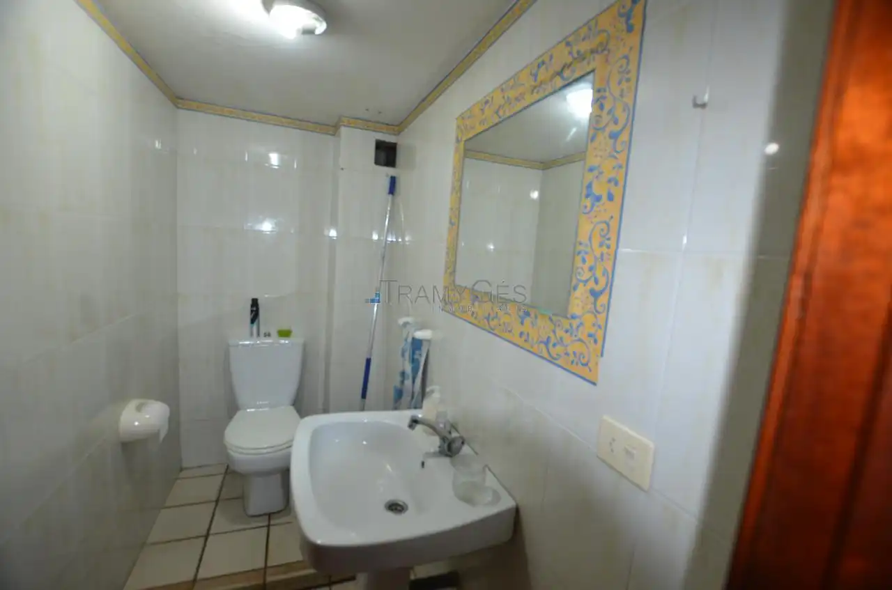 Badezimmer von Einfamilien-Reihenhaus zum Verkauf in Tui mit Heizung