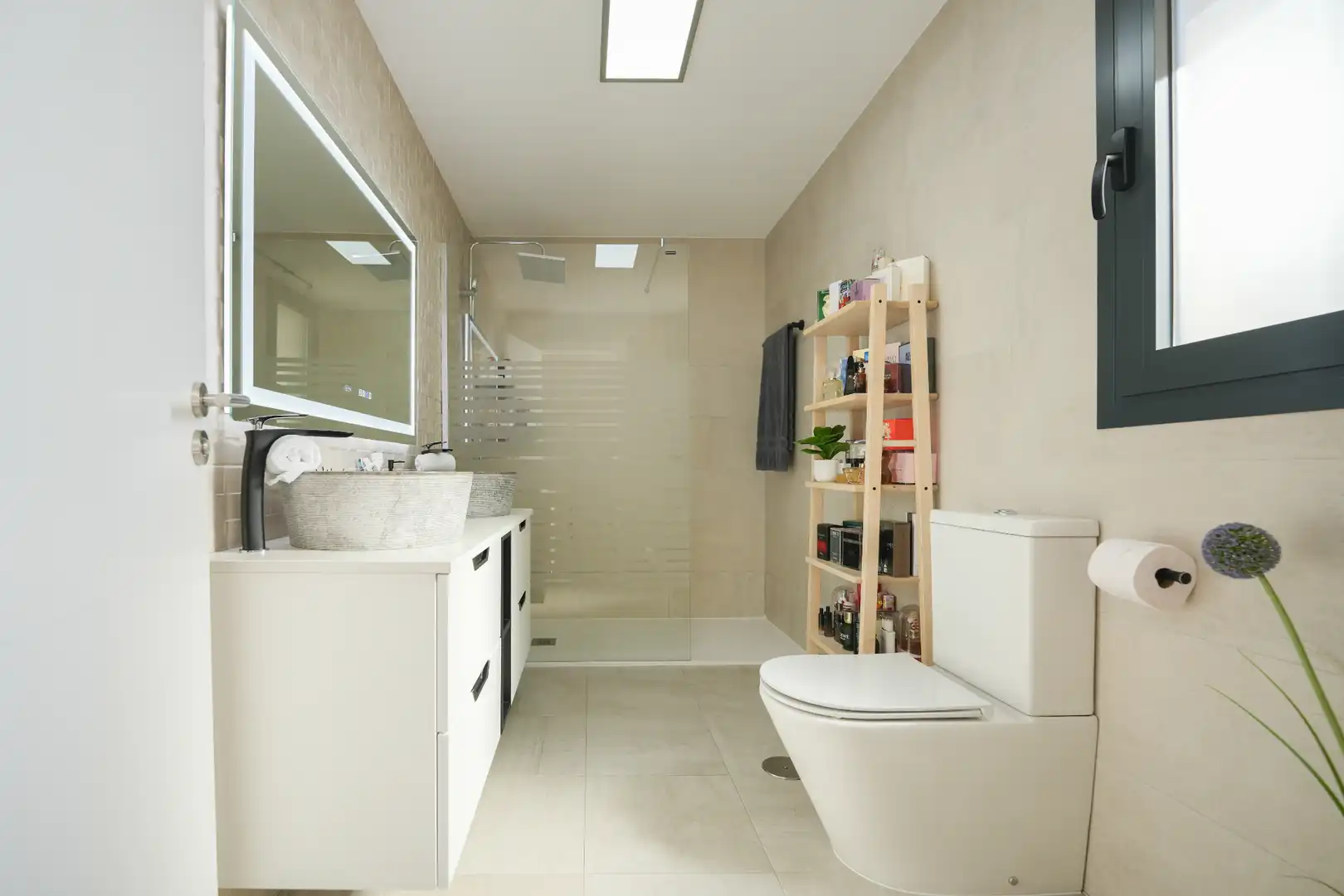 Badezimmer von Dachboden zum Verkauf in Valladolid mit Klimaanlage, Heizung und Privatgarten