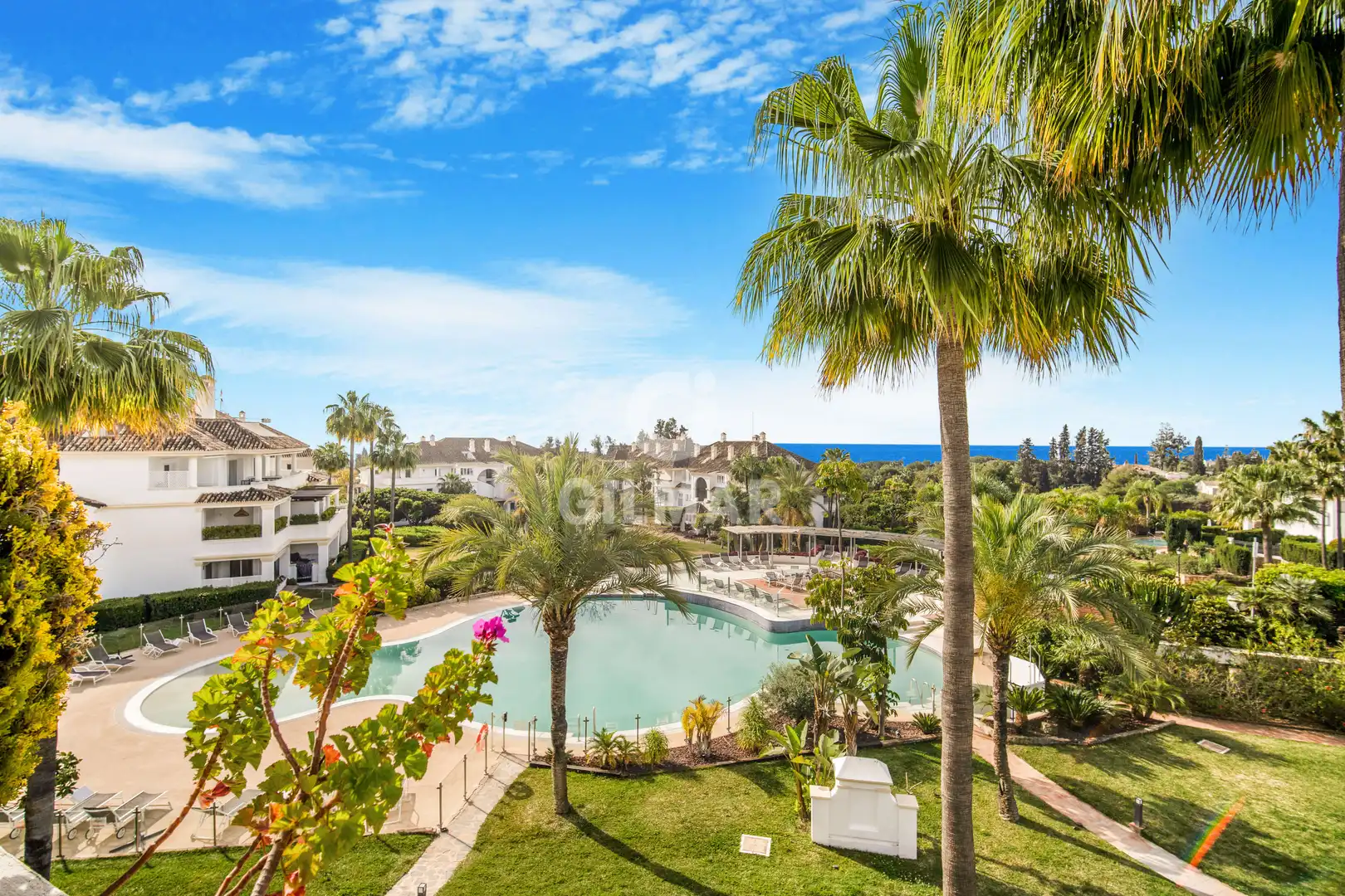 Vista exterior de Dúplex en venda en Marbella amb Calefacció, Jardí privat i Traster