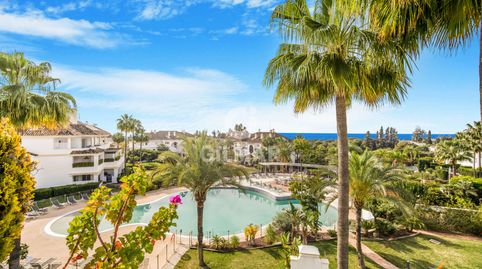 Excepcional Ático dúplex en la exclusiva comunidad de Monte Paraíso en la Milla de Oro con orientación sur con vistas al mar y a l