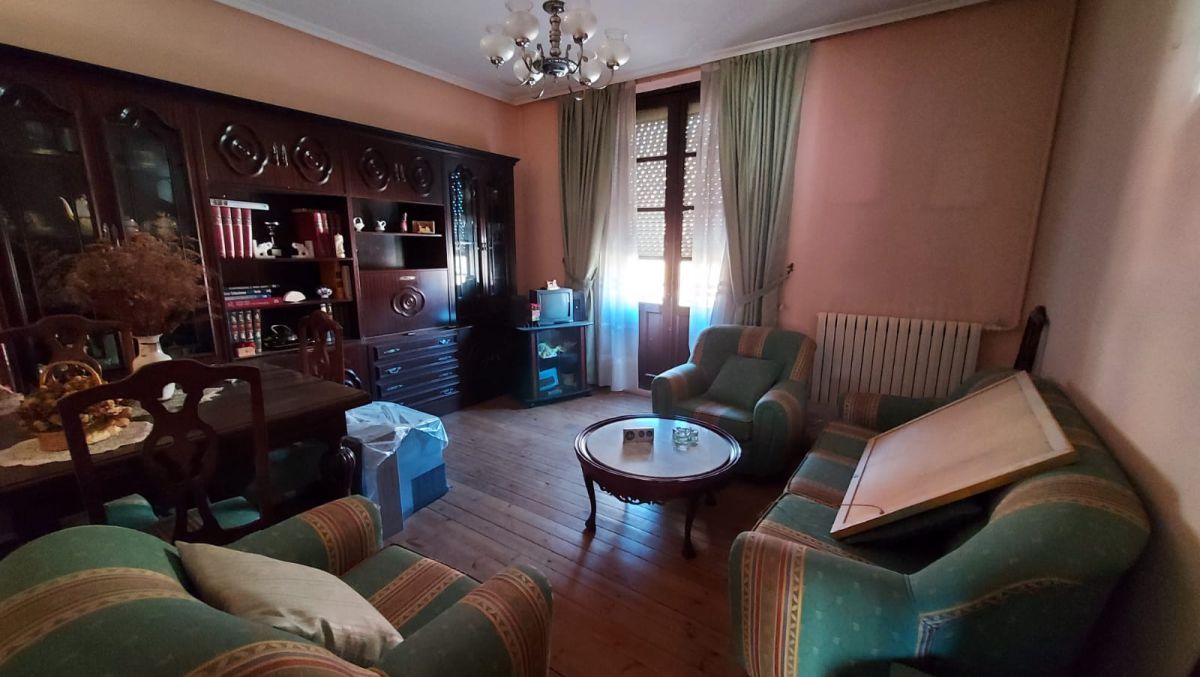 Sala d'estar de Casa o xalet en venda en León Capital  amb Aire condicionat, Calefacció i Terrassa