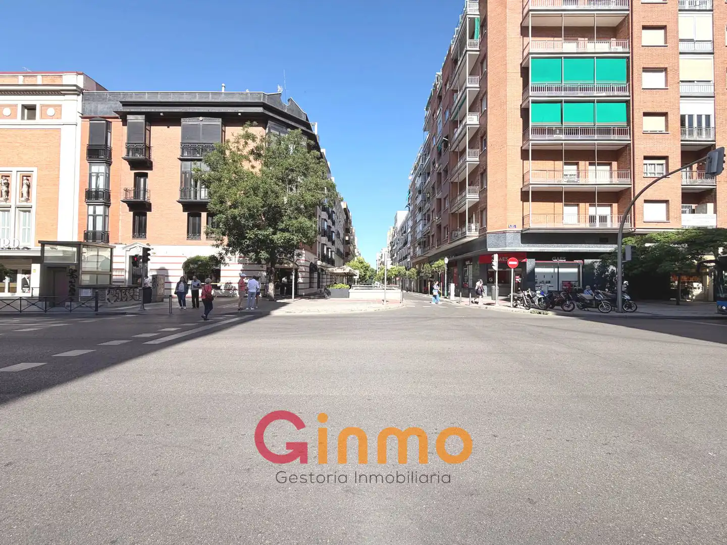 Vista exterior de Garatge en venda en Madrid