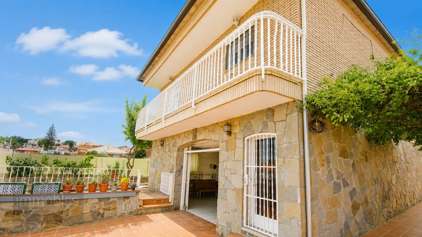 Außenansicht von Haus oder Chalet zum Verkauf in Terrassa mit Heizung und Schwimmbad