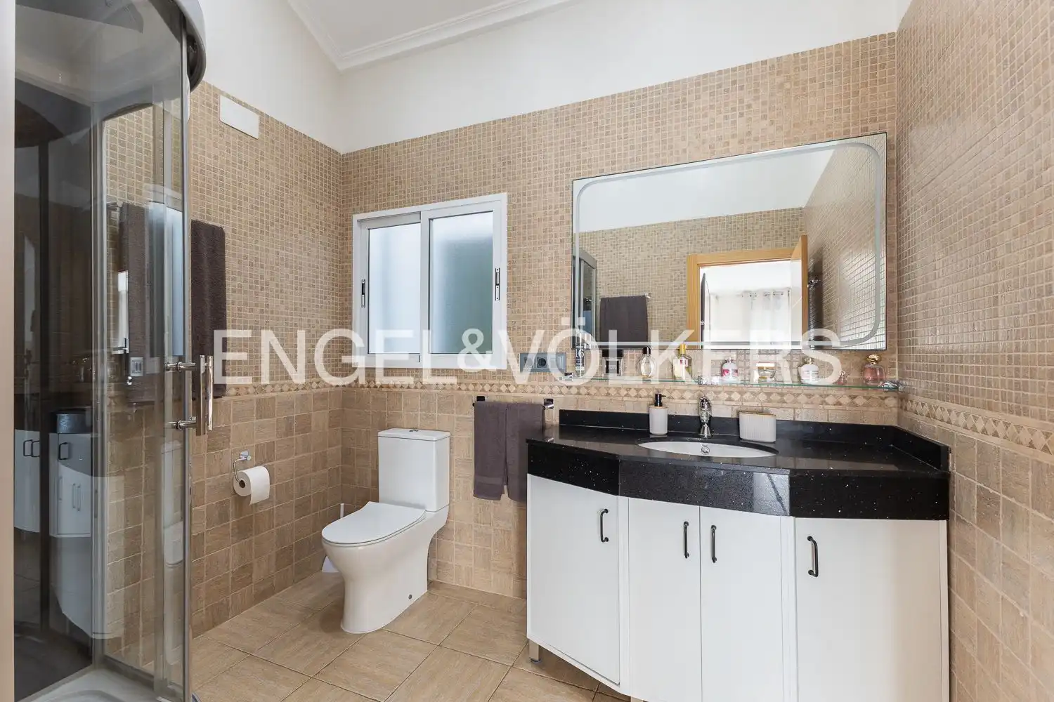 Bathroom of Houses for sale in La Pobla de Vallbona  with Air Conditioner, Heating and Terrace