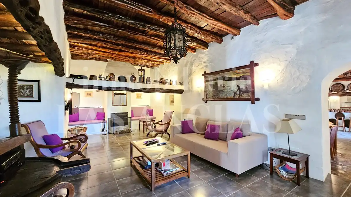 Sala d'estar de Finca rústica en venda en Sant Joan de Labritja amb Aire condicionat, Calefacció i Terrassa
