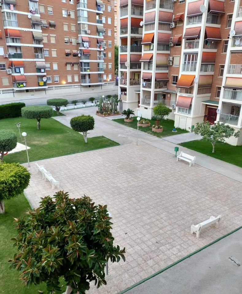 Terrassa de Pis en venda en Benidorm amb Jardí privat, Piscina i Moblat