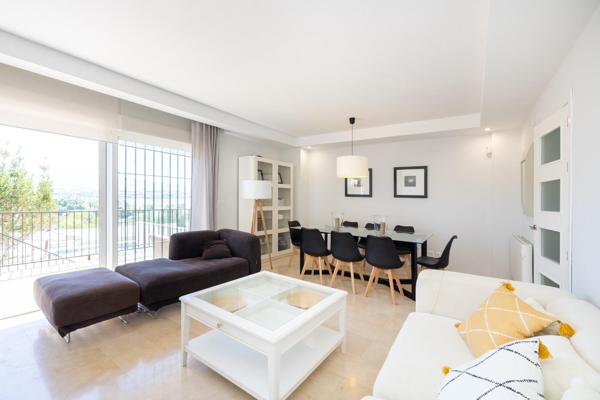 Sala d'estar de Casa o xalet en venda en Las Gabias amb Calefacció, Jardí privat i Terrassa