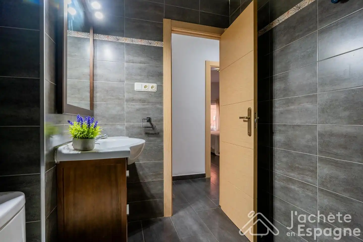 Bathroom of Flat for sale in Valencia  with Heating