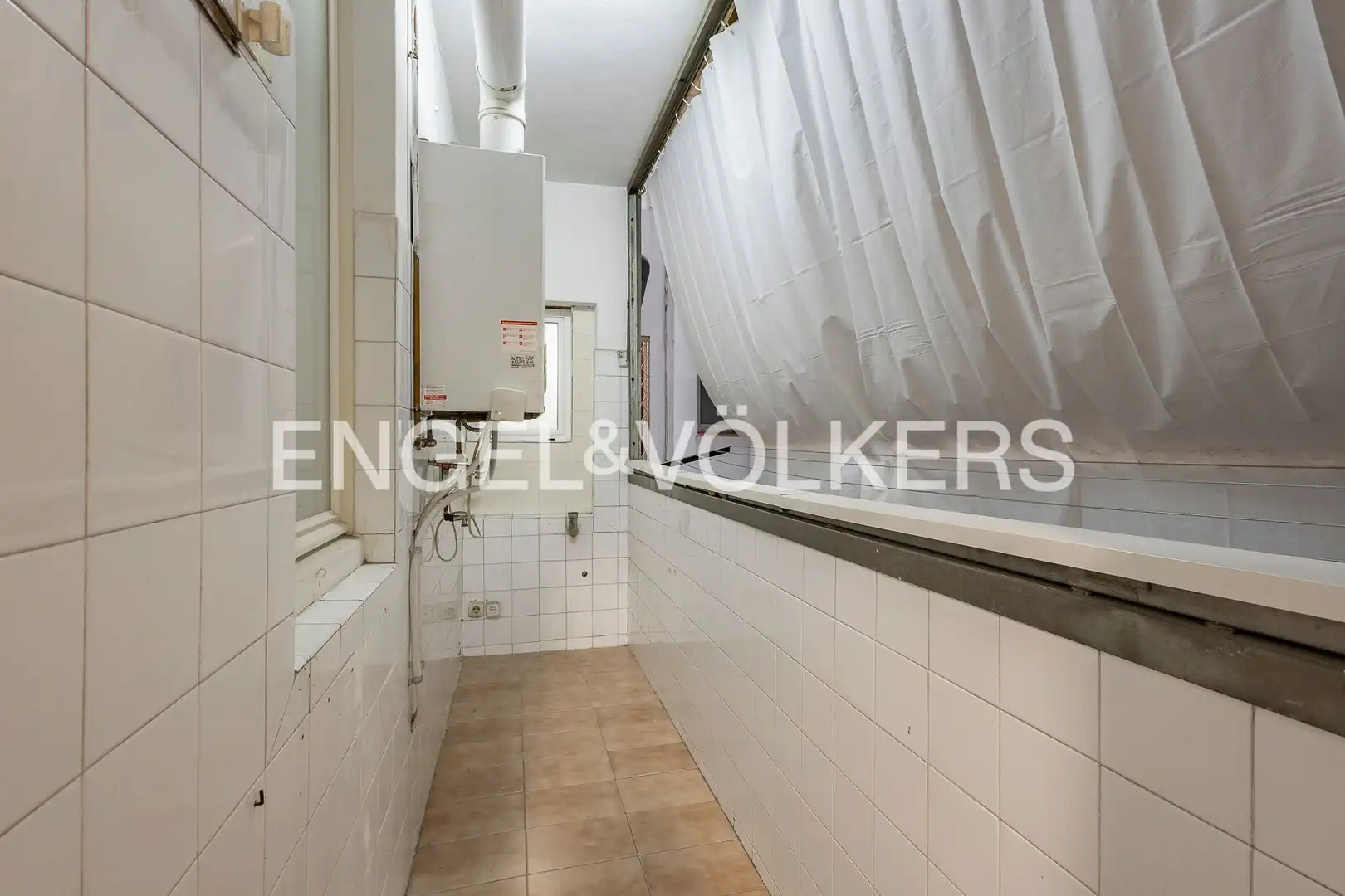 Badezimmer von Wohnung zum Verkauf in Barcelona mit Klimaanlage, Heizung und Parkett