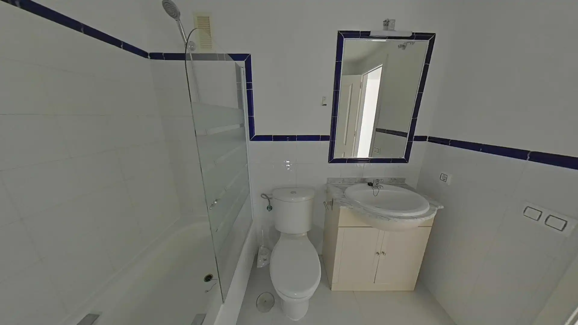 Baño de Piso en venta en Mijas con Trastero y Piscina