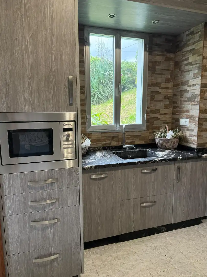 Cuina de Finca rústica en venda en Cariño amb Jardí privat, Parquet i Traster