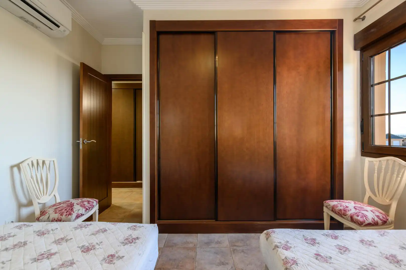 Schlafzimmer von Dachboden zum Verkauf in Ayamonte mit Terrasse, Abstellraum und Möbliert