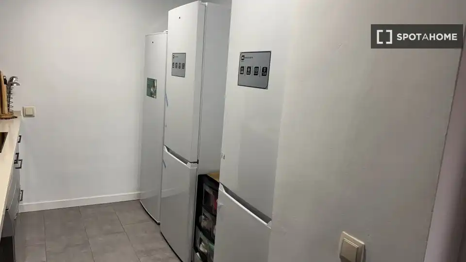 Küche von Wohnung zur untervermieten in Sant Adrià de Besòs mit Klimaanlage, Terrasse und Möbliert