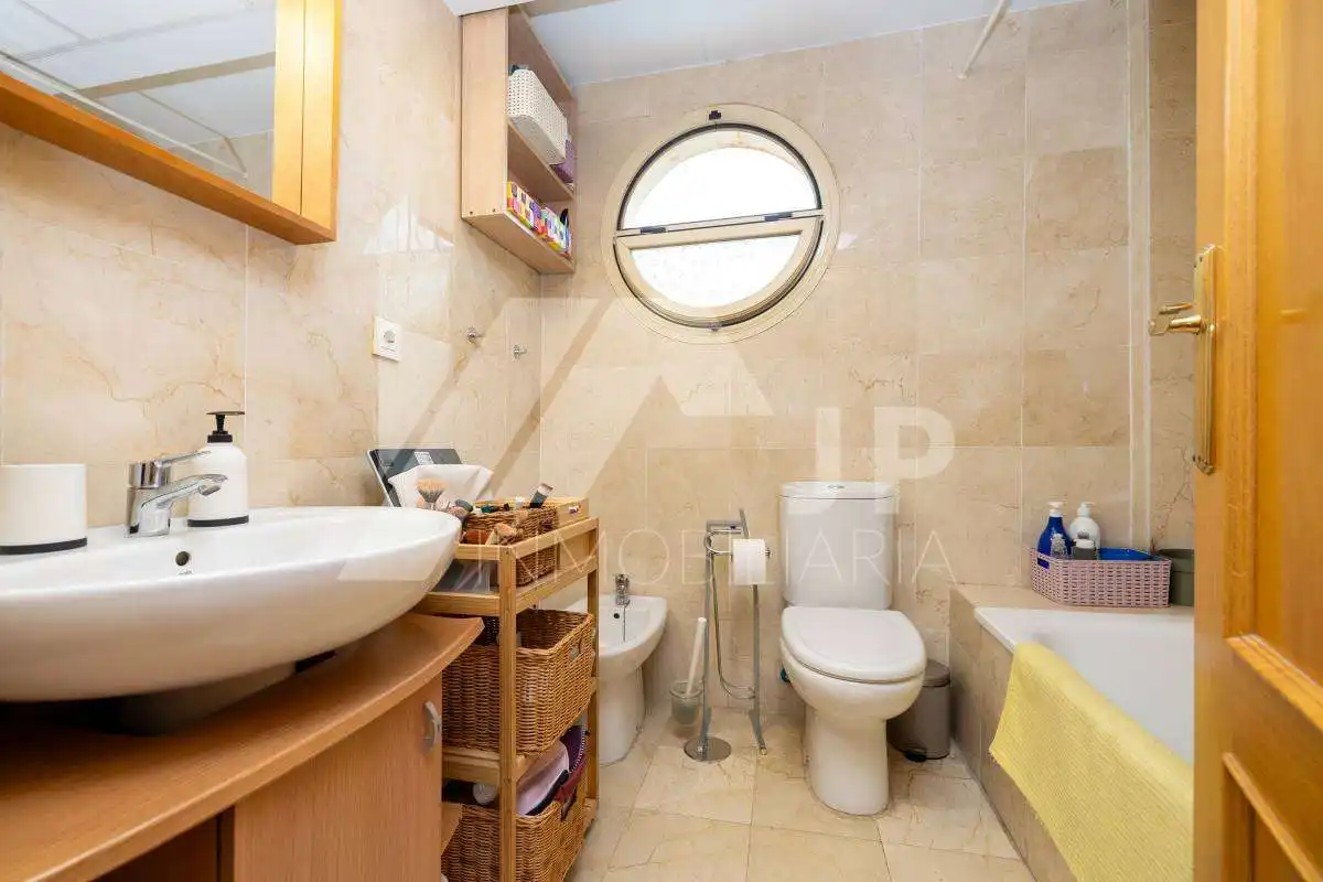 Piso con piscina en venta en Calle Cádiar 10, imagen 15