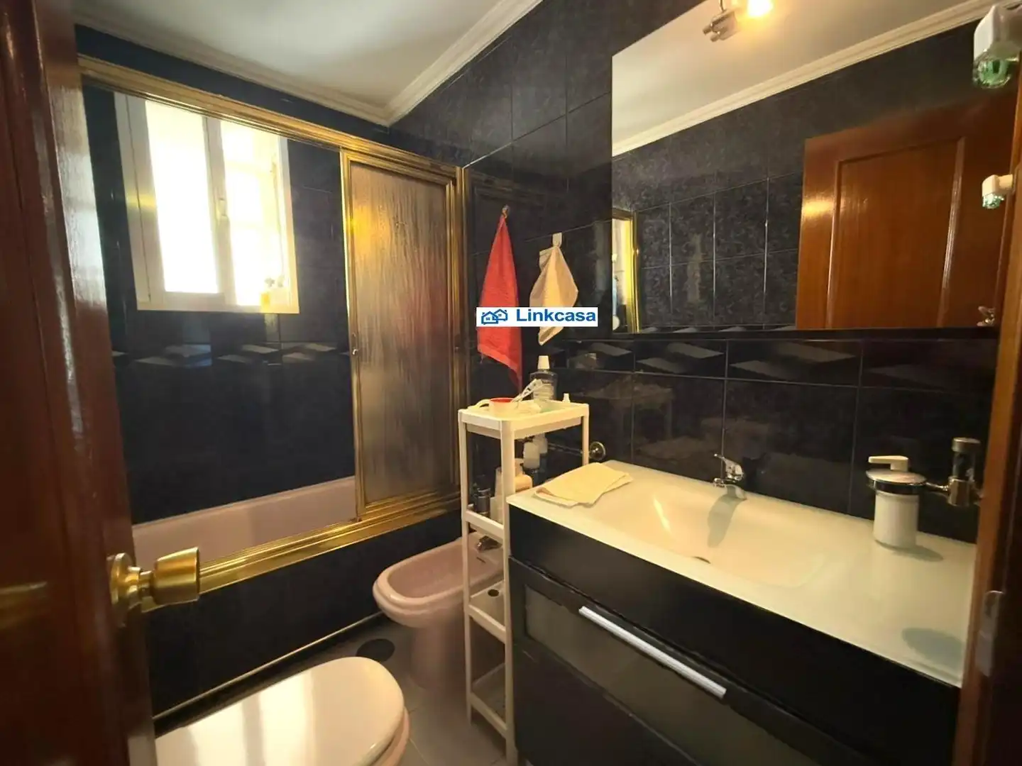 Baño de Piso en venta en Madrid con Calefacción, Terraza y Alarma