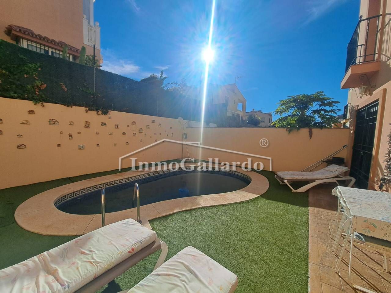 Vista exterior de Casa adosada de lloguer en Vélez-Málaga amb Jardí privat, Terrassa i Piscina