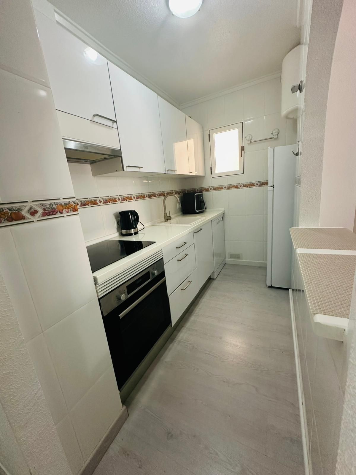 Cocina de Piso en venta en Torrevieja con Jardín privado, Terraza y Amueblado