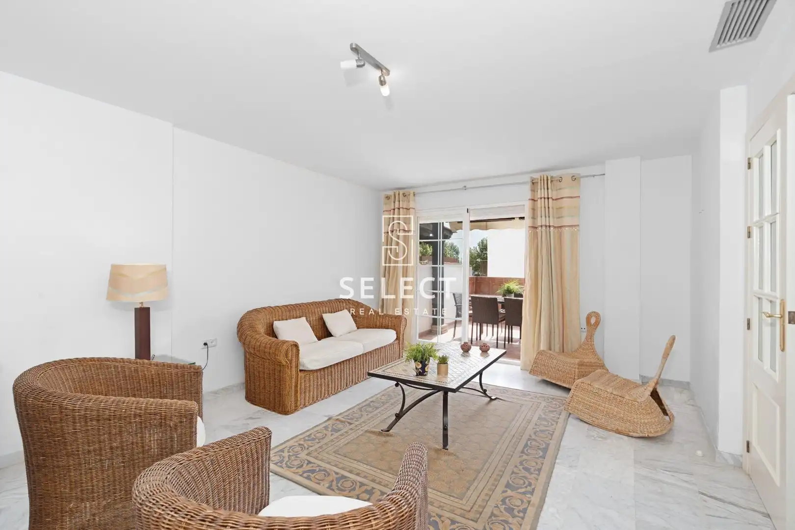 Vista exterior de Casa adosada en venta en Almuñécar con Aire acondicionado, Calefacción y Terraza