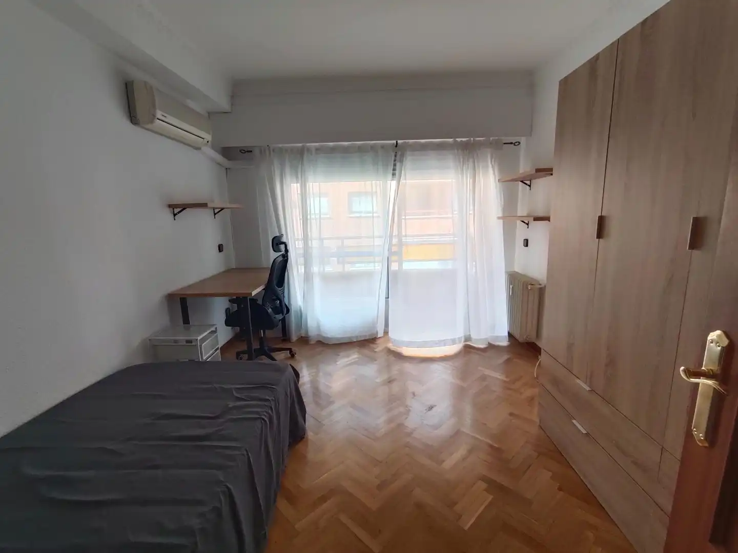 Bedroom of Flat for share in Leganés  with Heating, Parquet flooring and Terrace