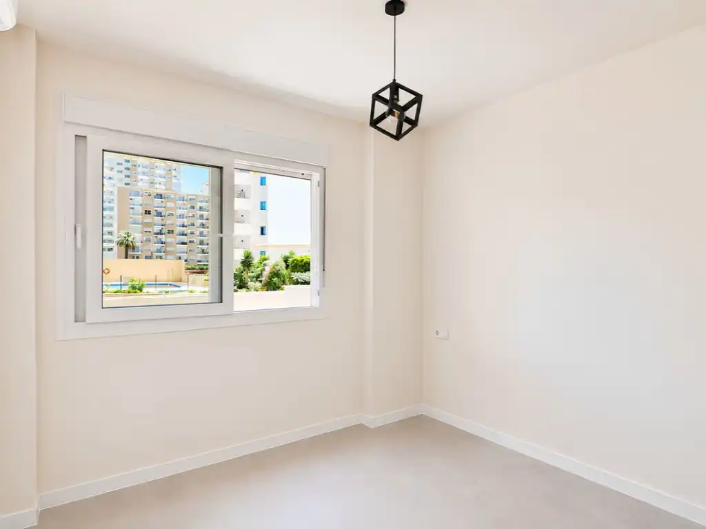 Bedroom of Flat for sale in Fuengirola  with Air Conditioner, Terrace and Swimming Pool