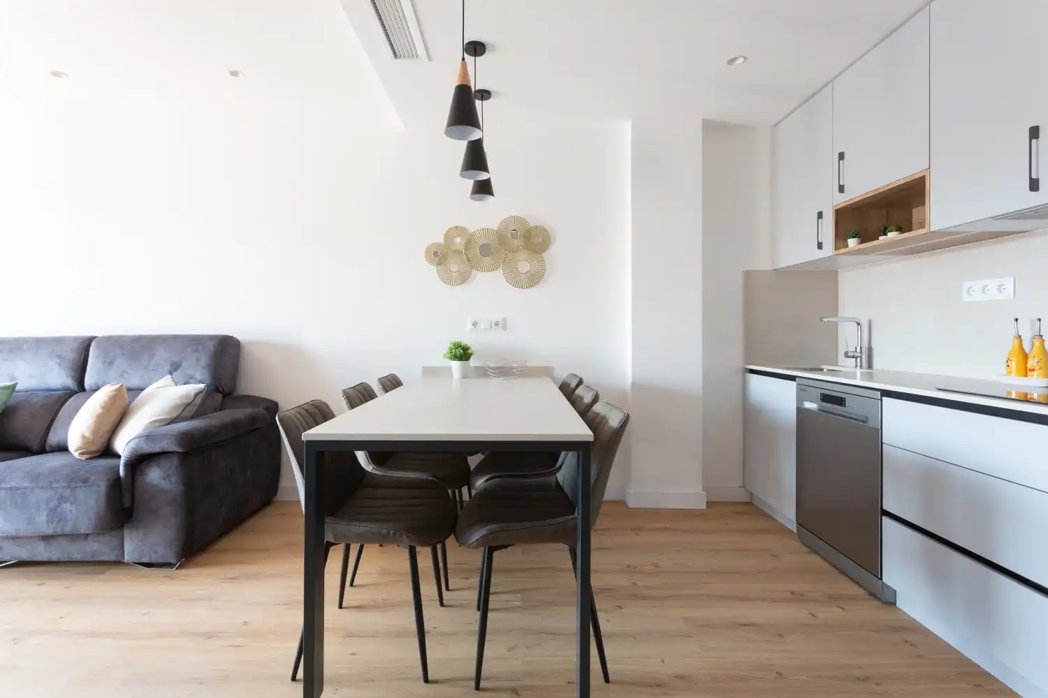 Menjador de Apartament de lloguer en Castelldefels amb Aire condicionat, Calefacció i Moblat