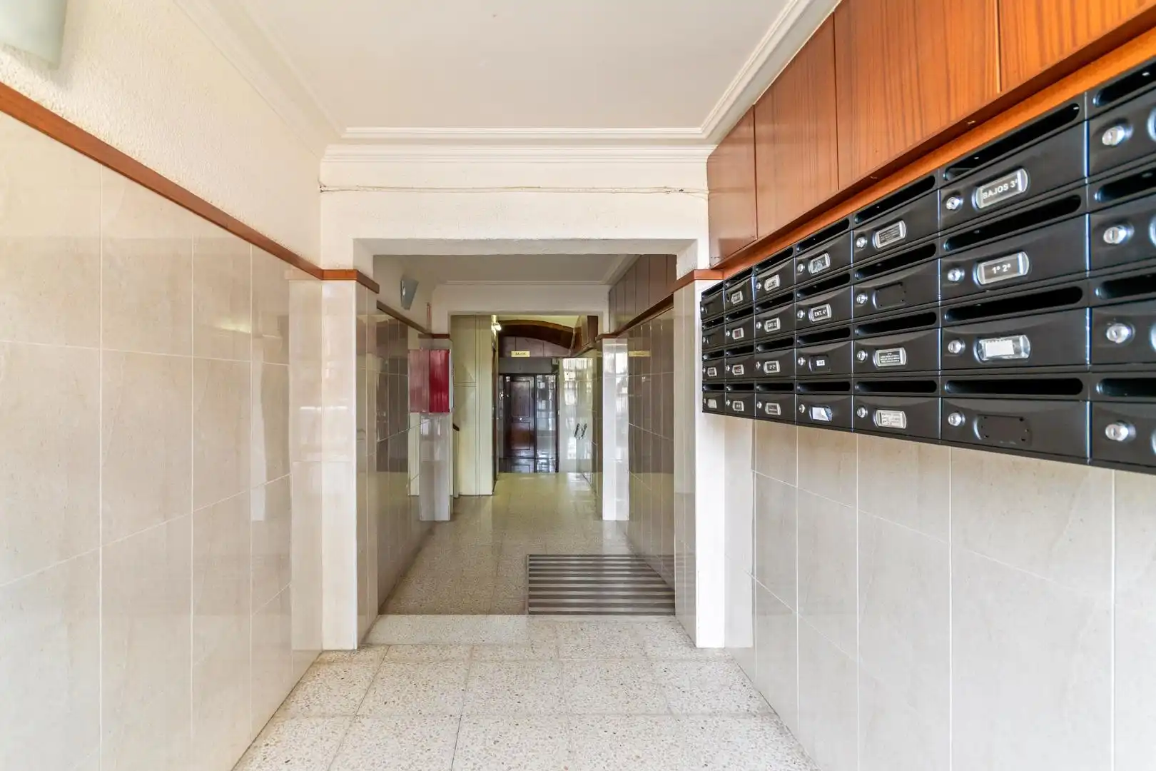 Wohnung zum Verkauf in Barcelona mit Klimaanlage, Heizung und Terrasse