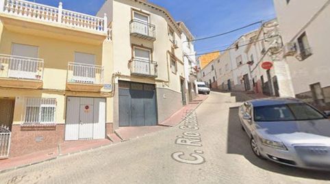 Foto 2 de Casa adosada en venta en Huelma, Jaén