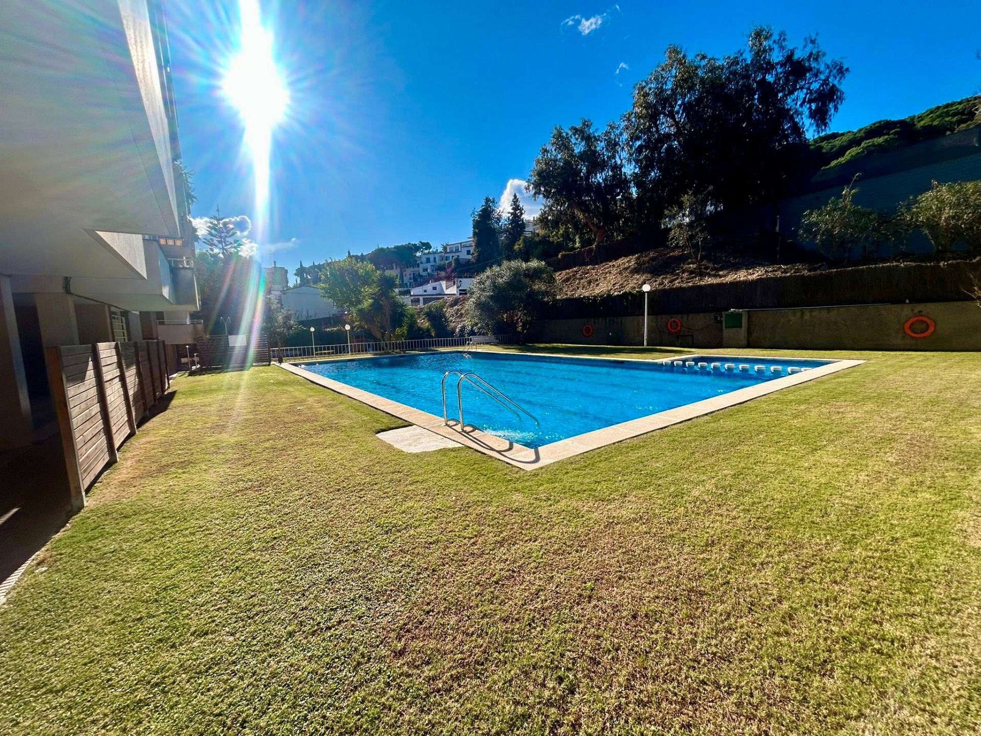 Piscina de Local en venda en Caldes d'Estrac amb Parquet