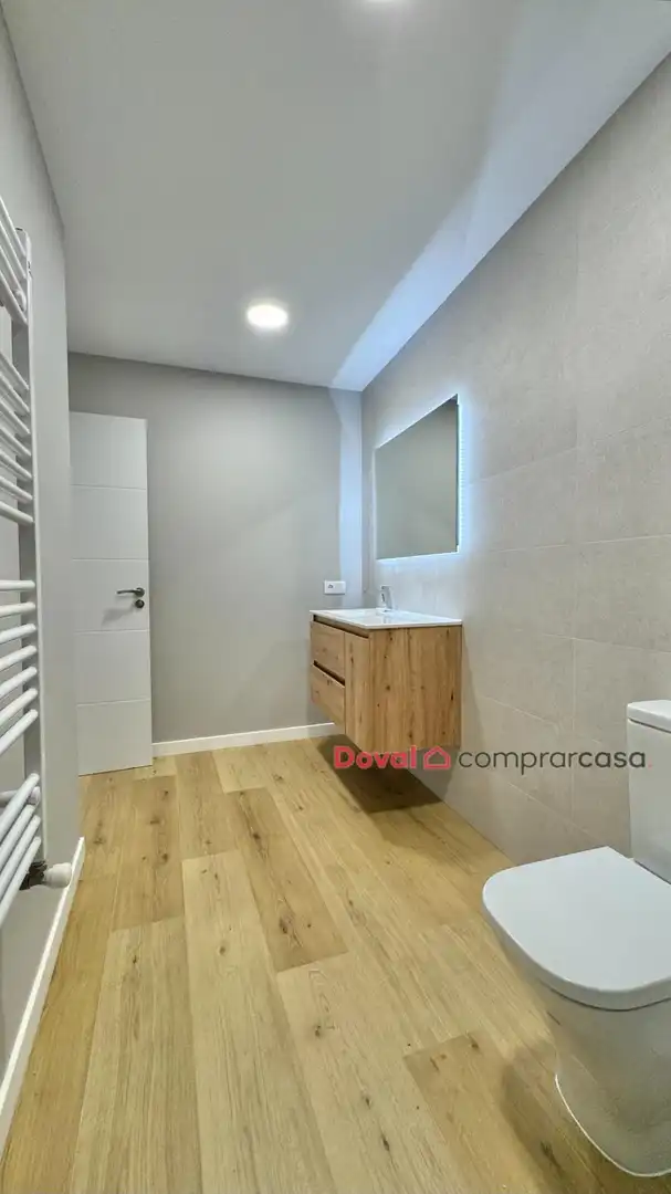 Bathroom of Flat for sale in Vigo   with Heating