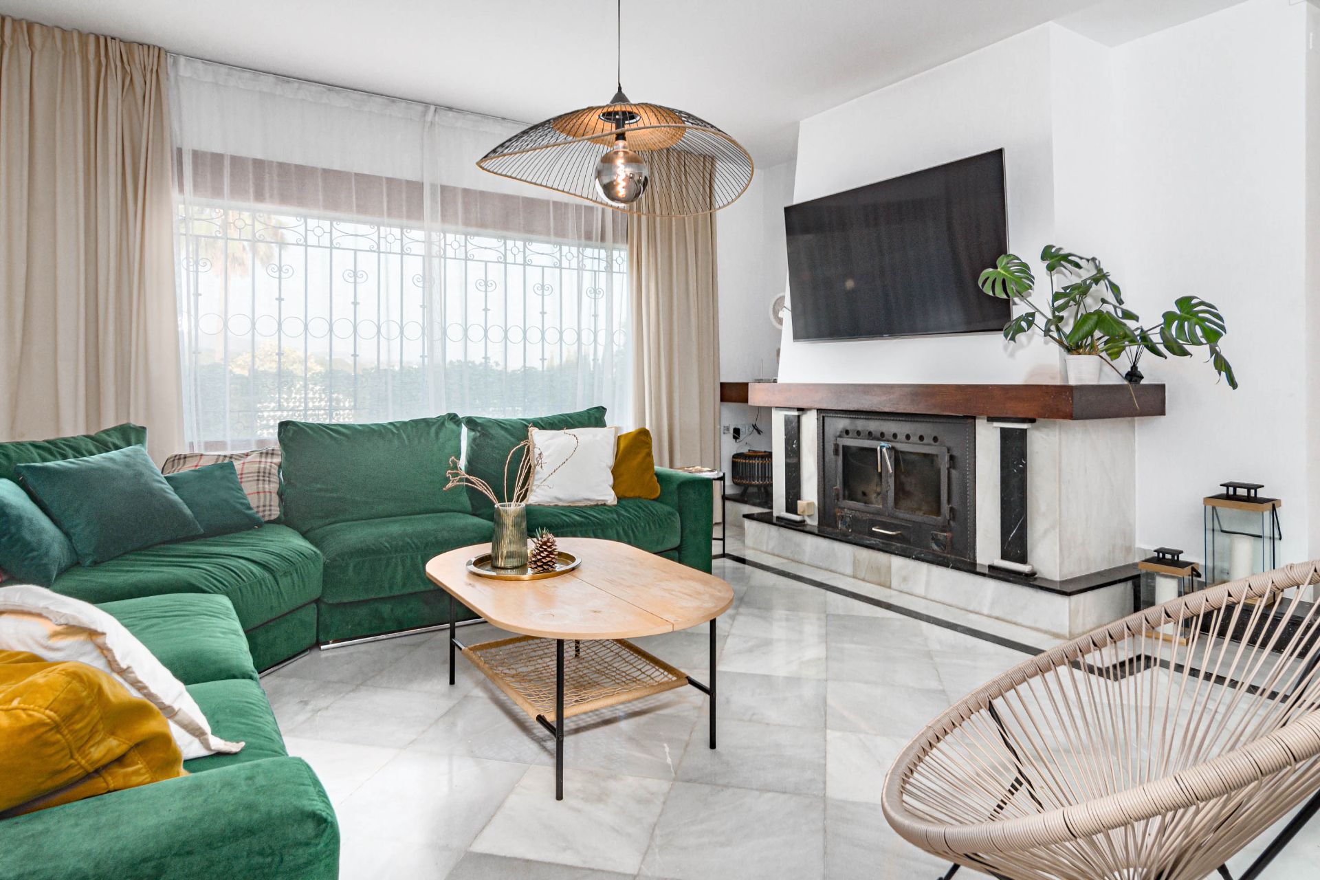 Living room of House or chalet to rent in Marbella  with Air Conditioner, Private garden and Parquet flooring